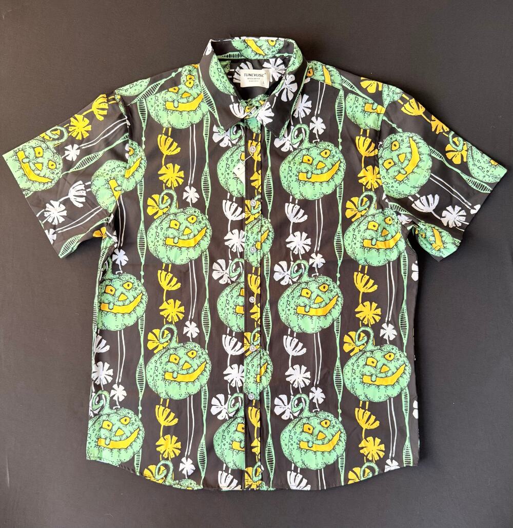 NWT Tunevuse Men’s Large Halloween Pumpkin Button-Up Shirt